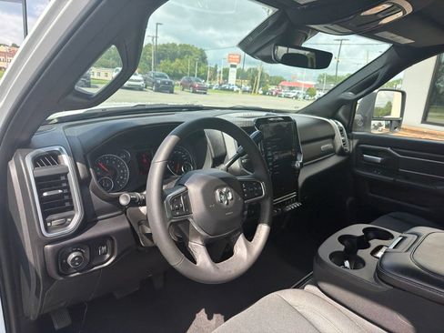 Used 2025 RAM 2500 Big Horn AWD/4WD image 4