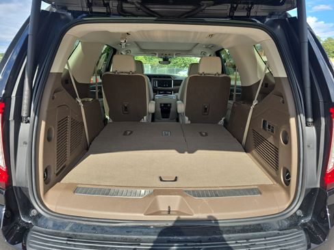 Used 2022 GMC Yukon Denali w/ Denali Premium Package AWD/4WD image 14