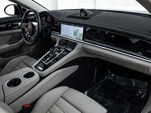 Certified 2017 Porsche Panamera image 13
