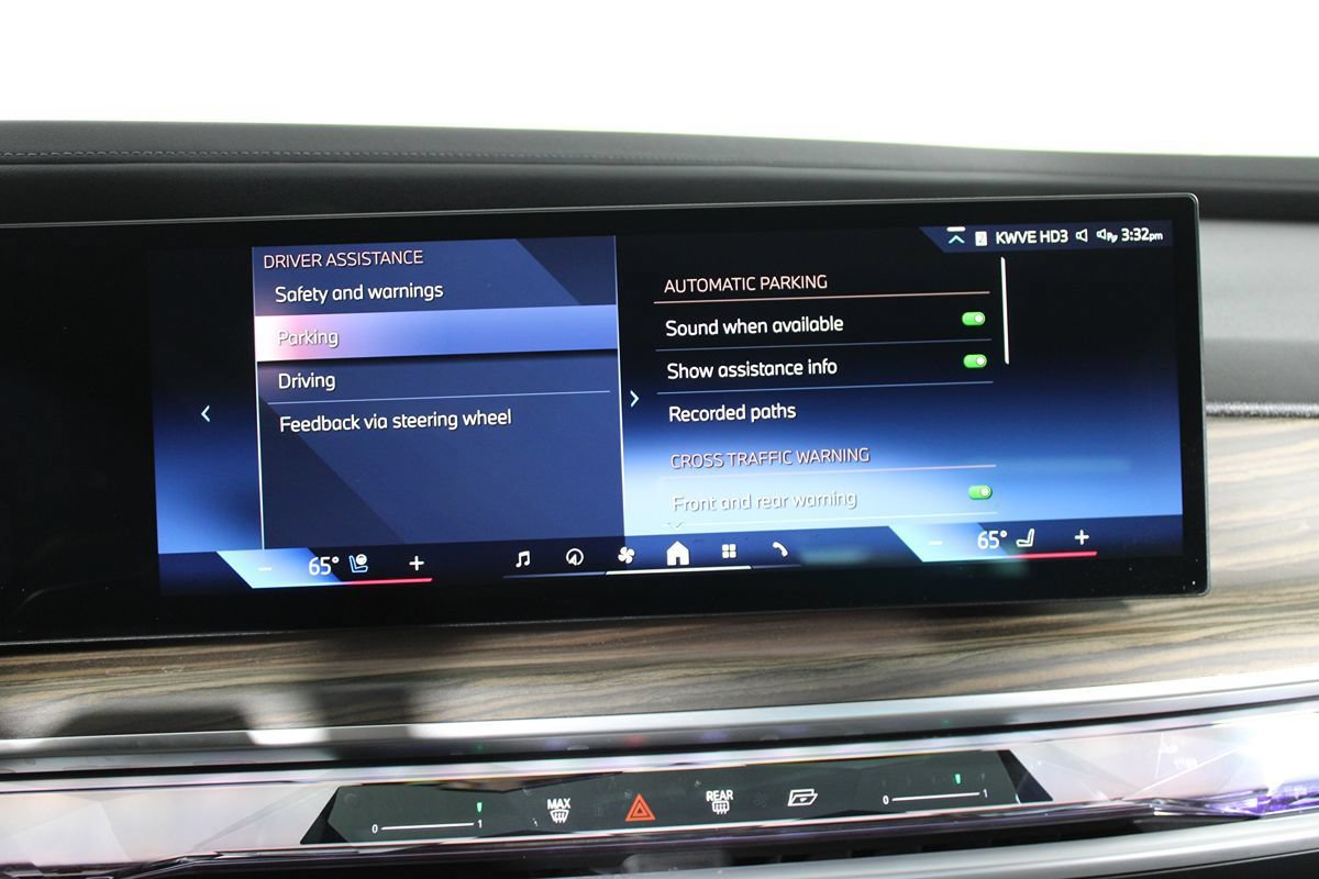 Used 2023 BMW i7 xDrive60 AWD/4WD image 29