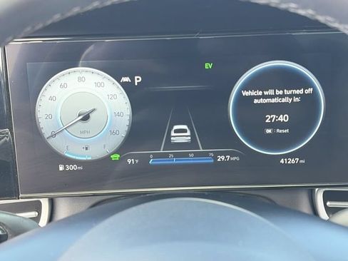 Used 2023 Hyundai Elantra Limited w/ Preferred Accessory Package FWD image 24