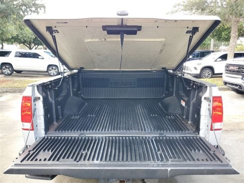 Used 2012 Nissan Titan SV w/ SV Value Truck Pkg image 9