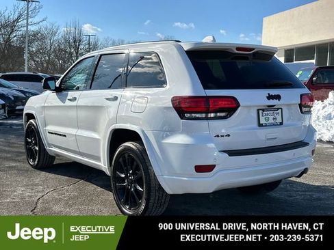 Used 2022 Jeep Grand Cherokee Laredo X image 4