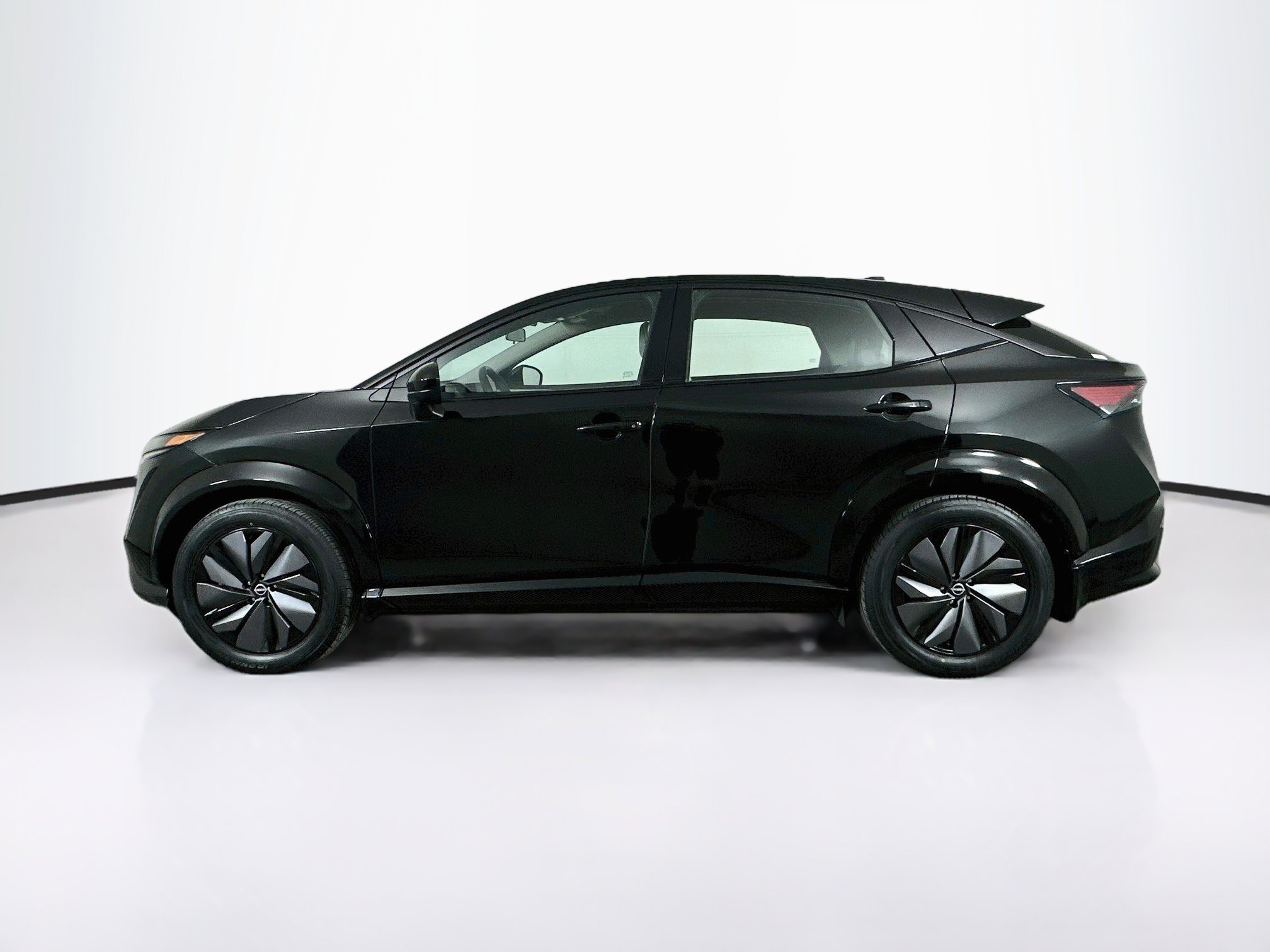 Used 2023 Nissan Ariya AWD image 4