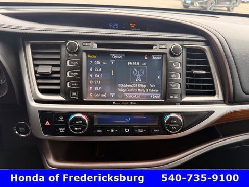 Used 2017 Toyota Highlander Limited image 24