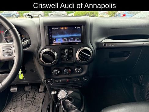 Used 2018 Jeep Wrangler Unlimited Sahara image 14