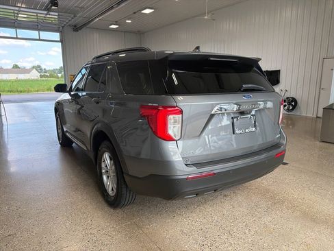 Used 2023 Ford Explorer XLT AWD/4WD image 3