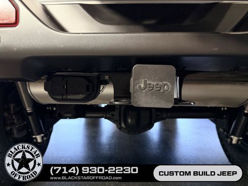 Used 2024 Jeep Wrangler Unlimited Rubicon w/ Technology Group AWD/4WD image 14