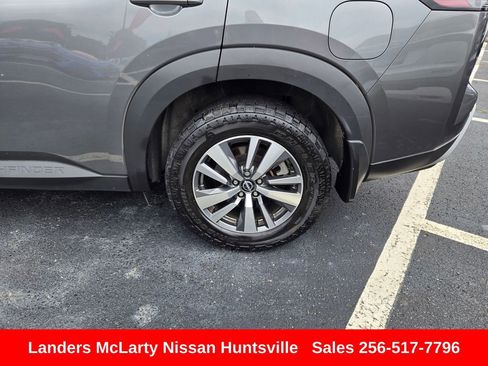 Used 2024 Nissan Pathfinder SL FWD image 12