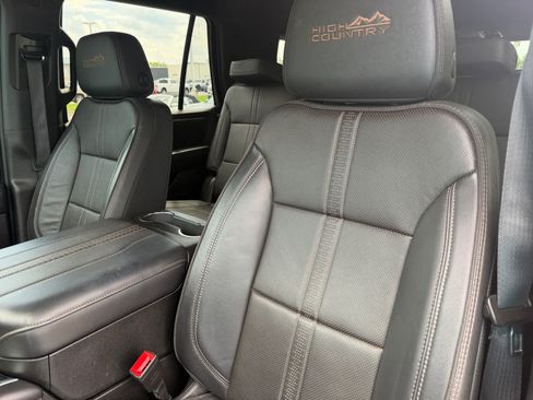 Used 2025 Chevrolet Tahoe High Country AWD/4WD image 14