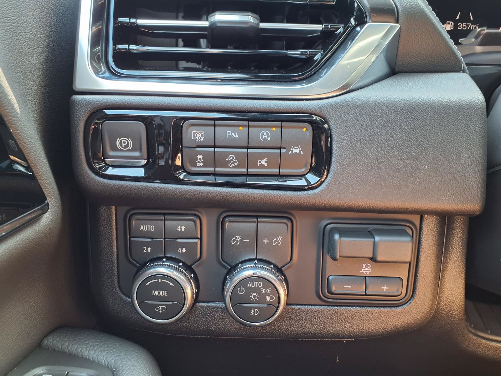 New 2026 GMC Yukon Denali w/ Denali Reserve Package AWD/4WD image 13