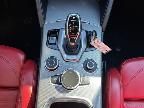 Used 2022 Alfa Romeo Stelvio Veloce image 22