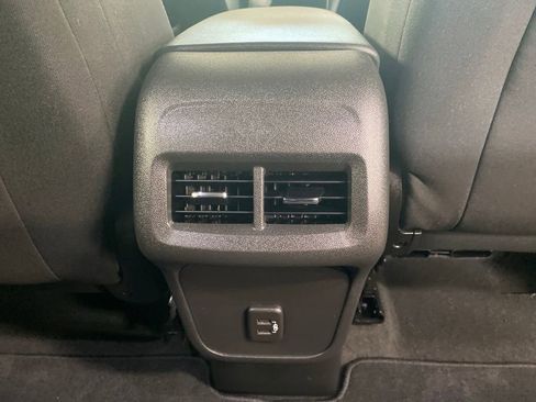 Used 2023 Chevrolet Equinox LT AWD/4WD image 17