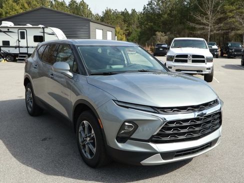 Used 2023 Chevrolet Blazer LT image 3