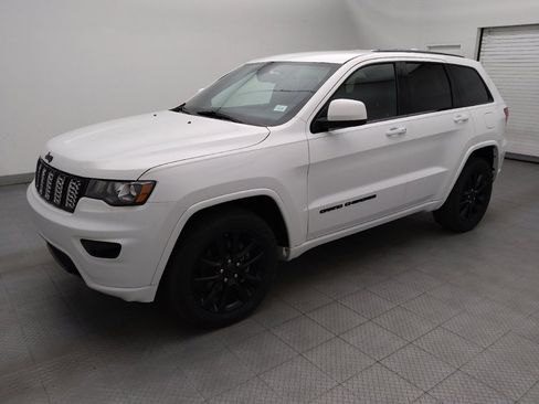 Used 2020 Jeep Grand Cherokee Altitude RWD image 2