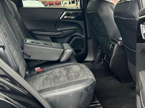 Used 2024 Mitsubishi Outlander SE image 15