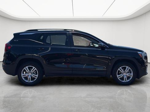 Used 2022 GMC Terrain SLE w/ Driver Convenience Package FWD image 9