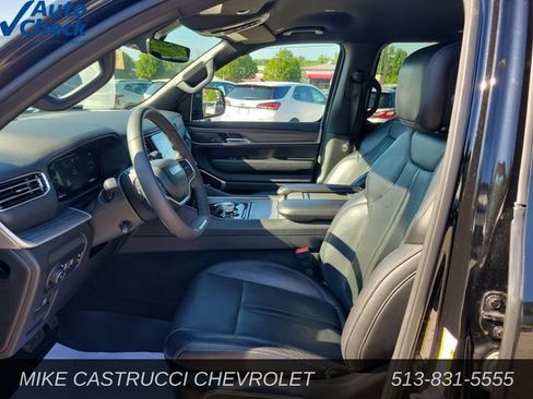 Used 2024 Jeep Wagoneer Series III AWD/4WD image 22