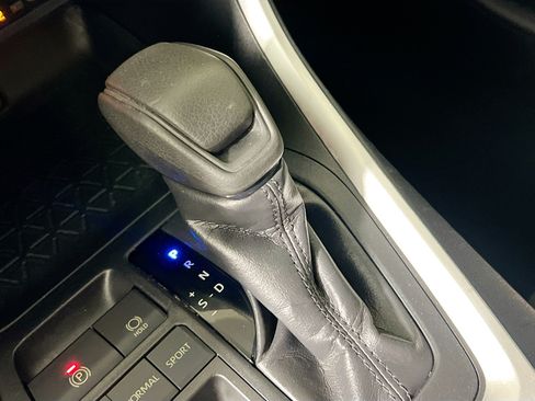 Used 2019 Toyota RAV4 XLE FWD image 23