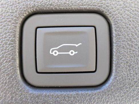 New 2026 Chevrolet Traverse RS image 14