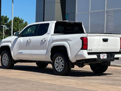 Certified 2024 Toyota Tacoma SR5 AWD/4WD image 7