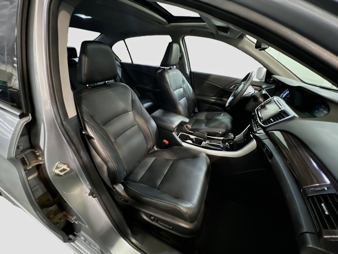 Used 2017 Honda Accord Touring image 22