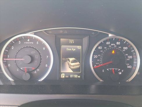 Used 2016 Toyota Camry SE w/ Moonroof Package FWD image 11