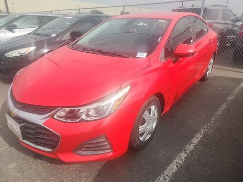 Used 2019 Chevrolet Cruze Sedan FWD image 3