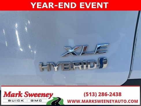 Used 2024 Toyota Sienna XLE image 9