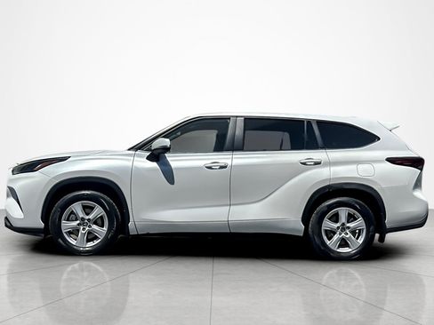 Certified 2025 Toyota Highlander LE AWD/4WD image 2