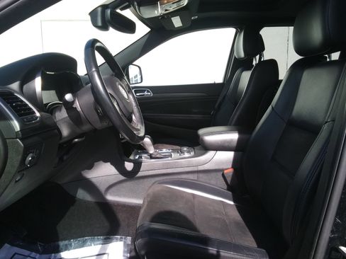 Used 2019 Jeep Grand Cherokee Altitude image 14