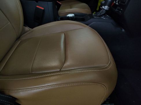 Used 2023 Jeep Wrangler Sahara image 27