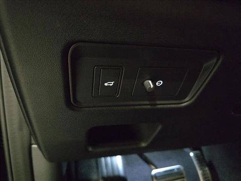 New 2026 Land Rover Discovery Limited Edition AWD/4WD image 27