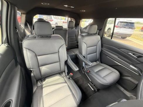 Used 2026 Chevrolet Traverse LT FWD image 39