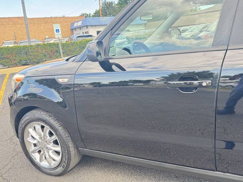 Used 2014 Kia Soul FWD image 11