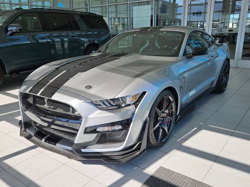 Used 2020 Ford Mustang Shelby GT500 w/ Carbon Fiber Track Pack RWD image 7