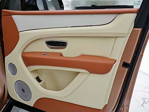 Certified 2023 Bentley Bentayga AWD/4WD image 53