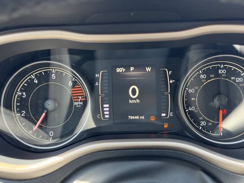 Used 2017 Jeep Cherokee Sport w/ Cold Weather Group AWD/4WD image 18