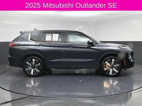 Used 2025 Mitsubishi Outlander SE AWD/4WD image 4