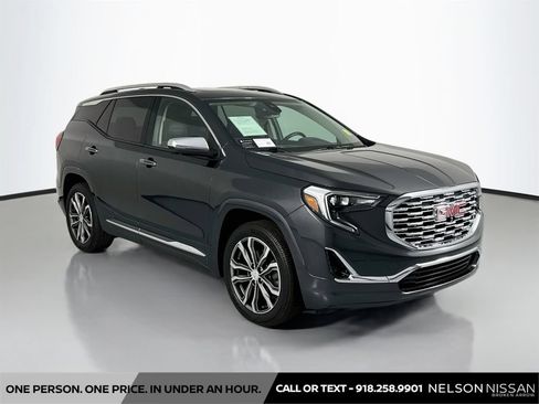 Used 2020 GMC Terrain Denali w/ Denali Premium Package AWD/4WD image 3