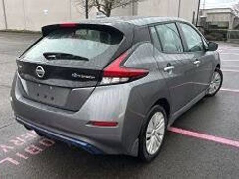 Used 2022 Nissan Leaf S image 9