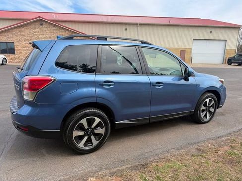 Used 2017 Subaru Forester 2.5i Premium image 4