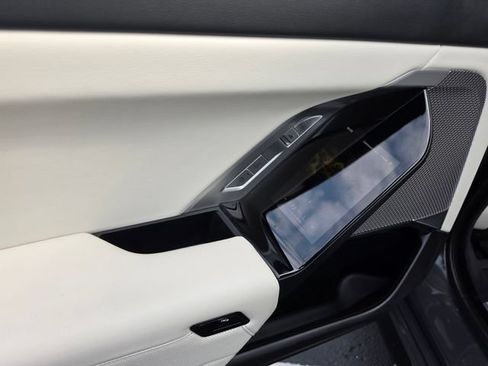 Used 2023 BMW i7 xDrive60 AWD/4WD image 46