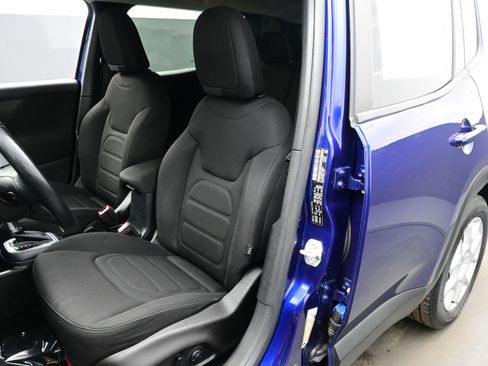 Used 2019 Jeep Renegade Latitude w/ Cold Weather Group image 12