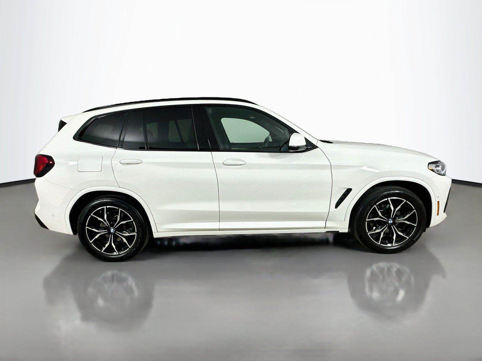 Used 2024 BMW X3 xDrive30i w/ Premium Package AWD/4WD image 4