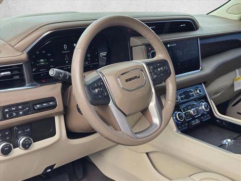 Used 2022 GMC Yukon XL Denali image 9