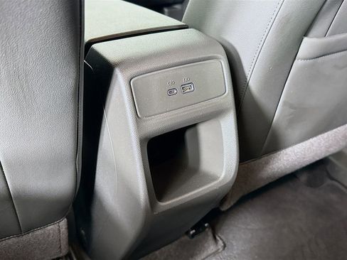 Used 2024 Chevrolet Trax RS w/ Sunroof Package FWD image 29