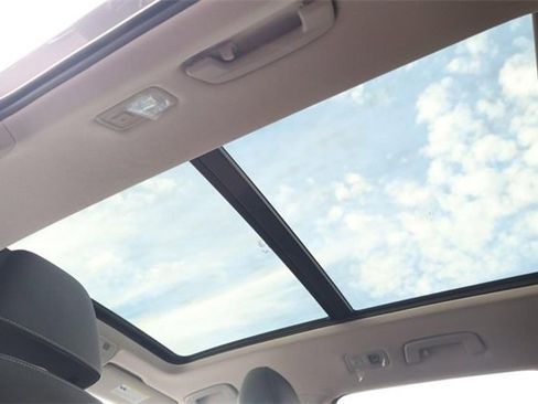 New 2025 Volkswagen Taos SE image 9