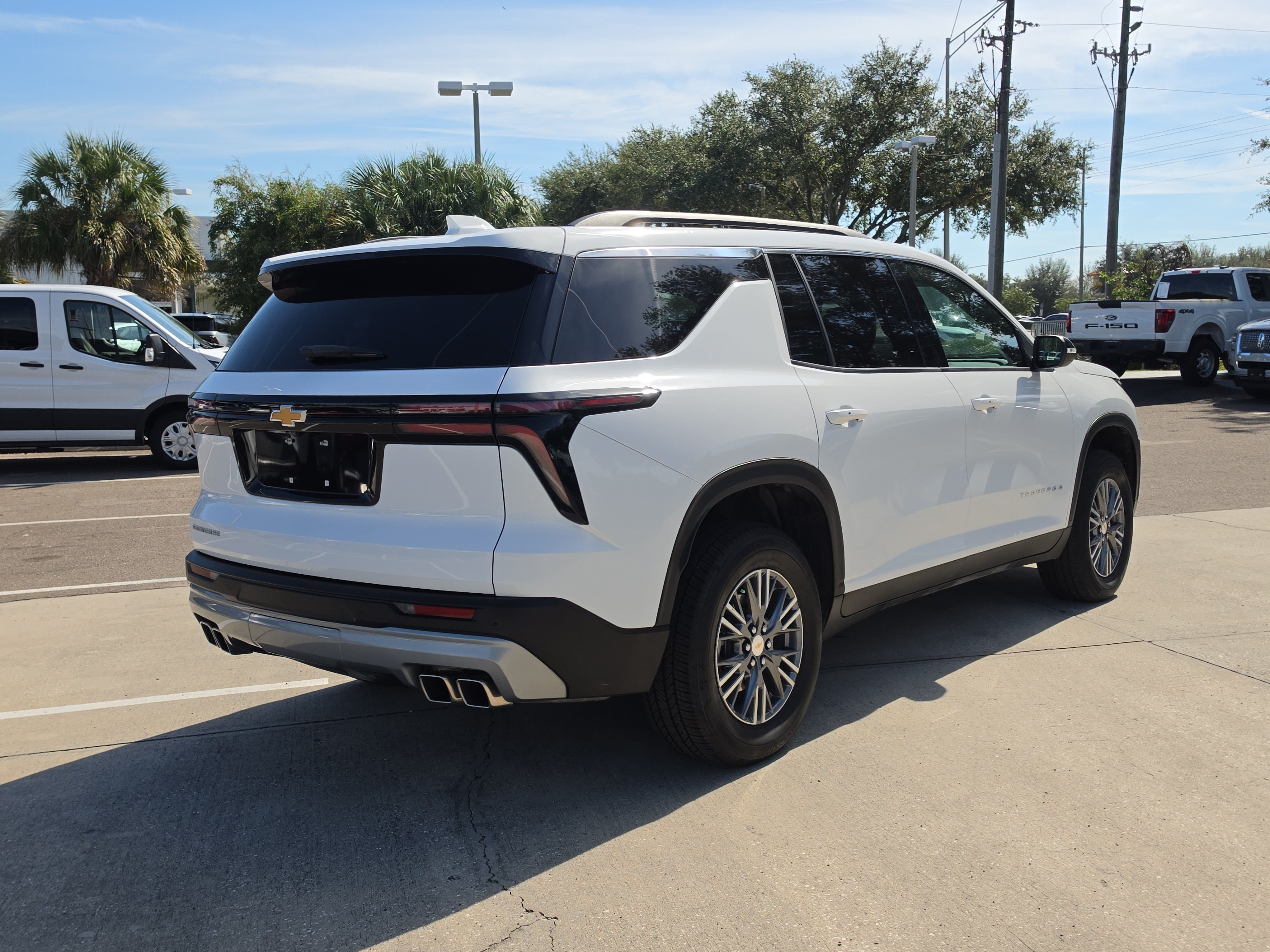 Used 2025 Chevrolet Traverse LT FWD image 8