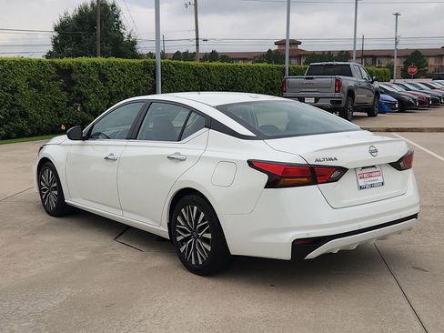 Used 2025 Nissan Altima 2.5 SV FWD image 7